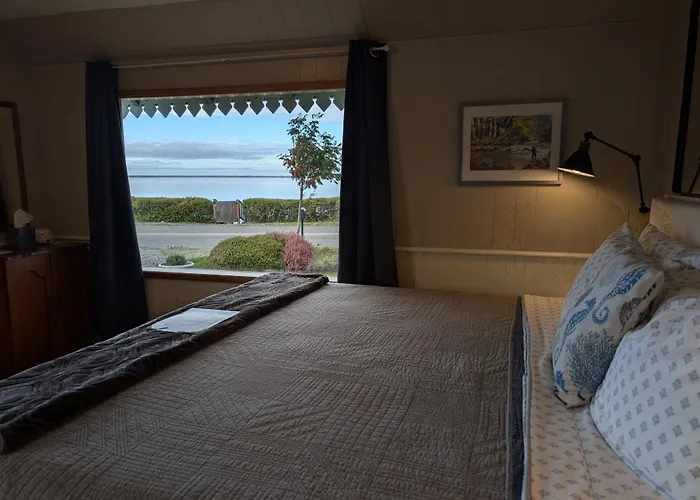 Juan De Fuca Waterfront Hotel & Cottages Sequim