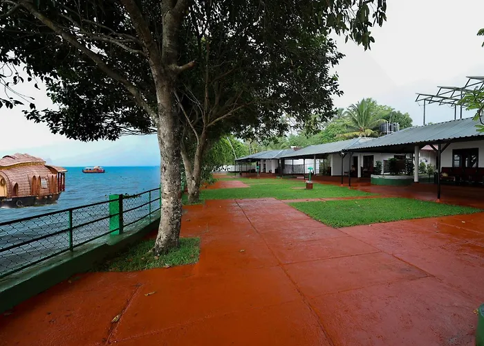 Illikkalam Lakeside Cottages Kumarakom Kerala