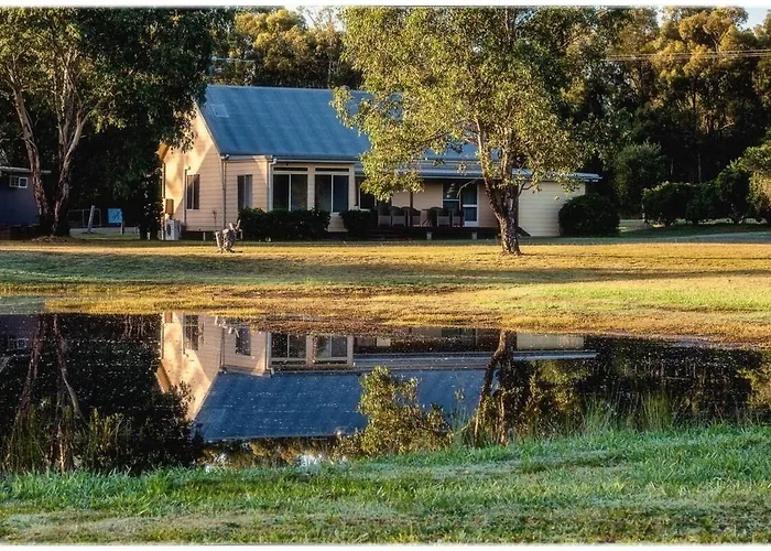 Madigan Cottages - Australiana Lovedale