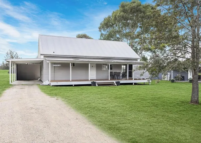 Madigan Cottages - Australiana Lovedale