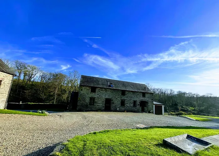 Troedyrhiw Holiday Cottages Cardigan