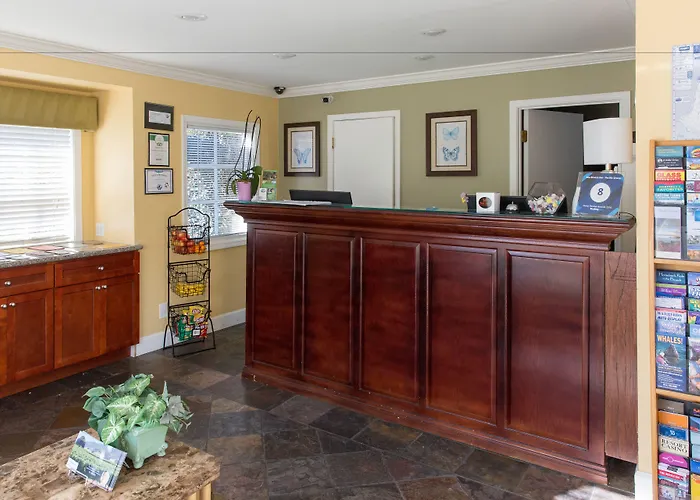 Sea Breeze Inn - Pacific Grove