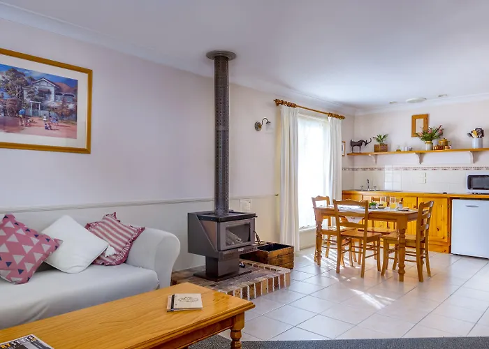 Honeysuckle Cottages Stanthorpe