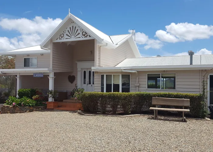 Blue Summit Cottages Maleny