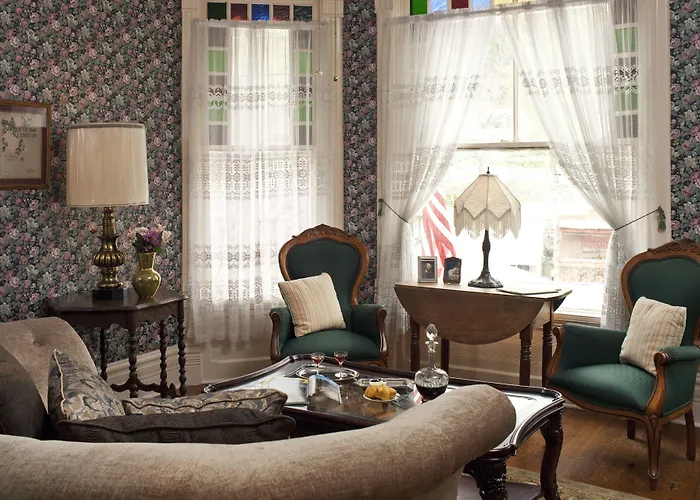 Cliff Cottage Inn, Downtown Bed & Breakfast Eureka Springs