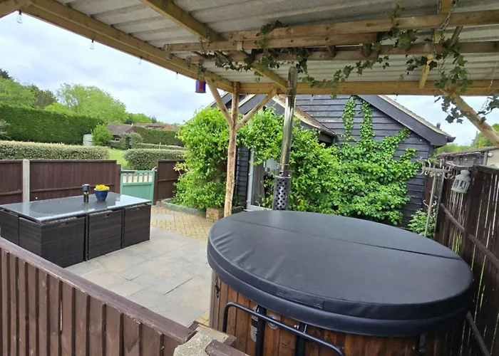 Oak Cottage With Private Log Fired Hot Tub Maidstone