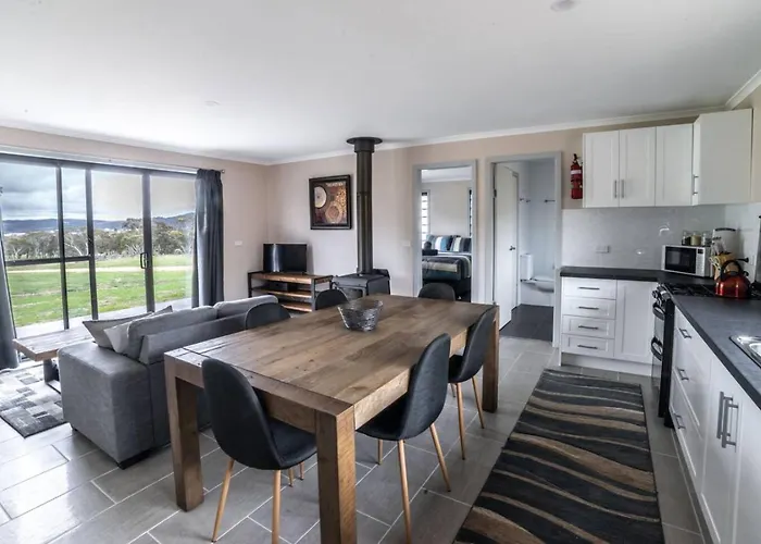 Runway View Cottage At Touchdown Cottages Jindabyne