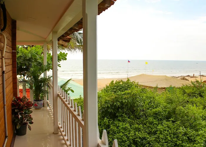 Pele'S Windsong Wood Cottage On The Beach Benaulim